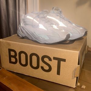 Adidas Yeezy Boost 700 Hospital Blue size men’s 6.5